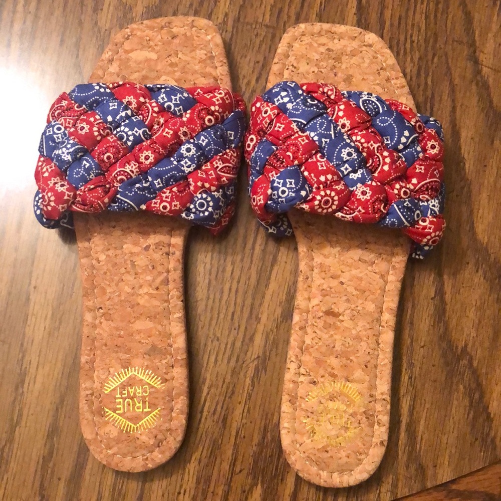 True Craft fabric Americana sandals size 9M.